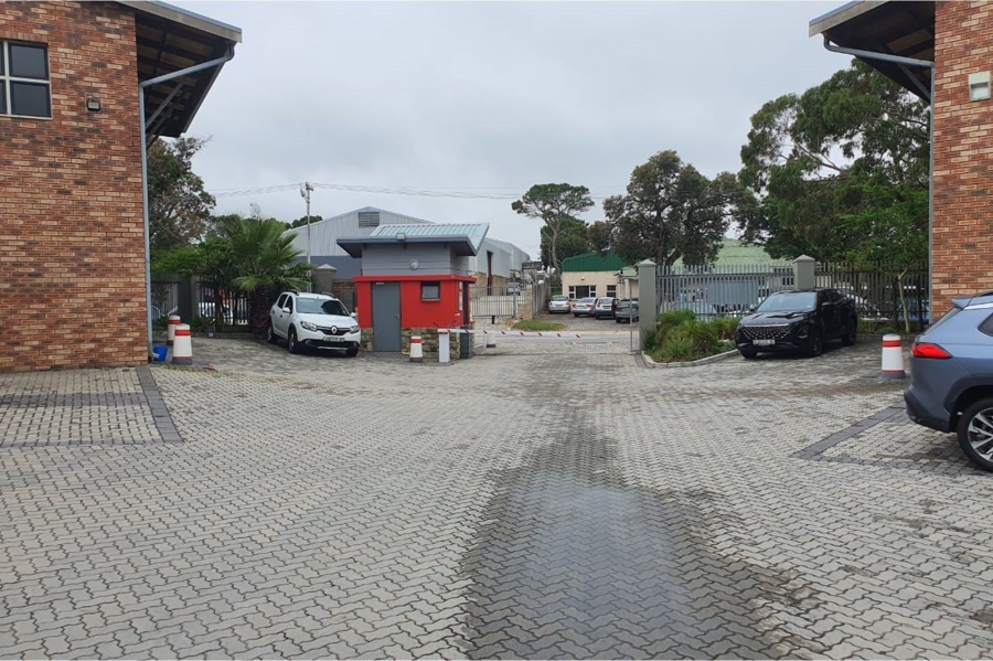 To Let commercial Property for Rent in Newton Park Eastern Cape